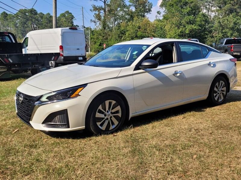 Used 2024 Nissan Altima 2.5 S image 4