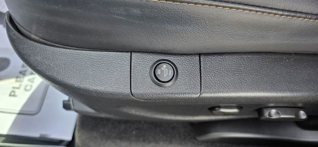 Used 2022 Chevrolet Trax LT w/ LT Convenience Package image 11