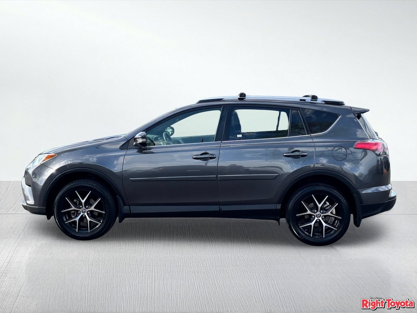 Certified 2016 Toyota RAV4 SE w/ Cargo Management Package FWD image 4