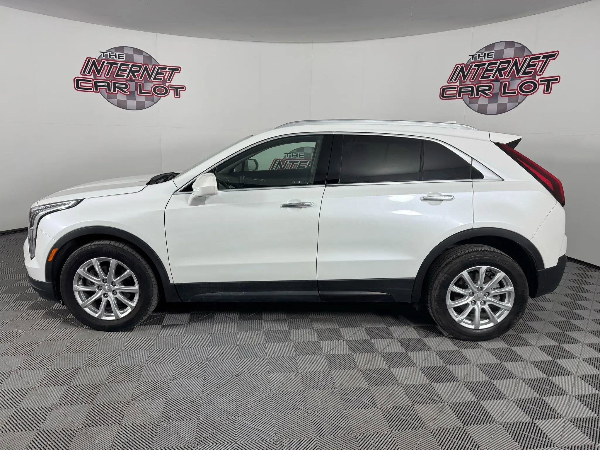 Used 2019 Cadillac XT4 Luxury w/ Cold Weather Package image 4