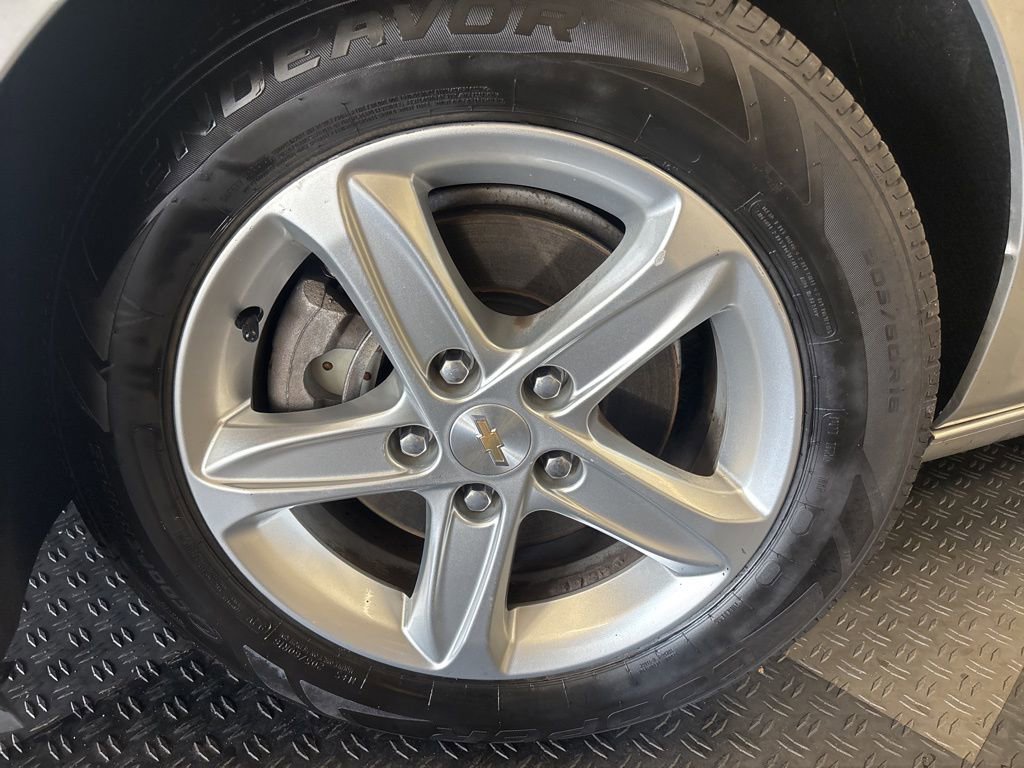 Used 2022 Chevrolet Malibu LS FWD image 4