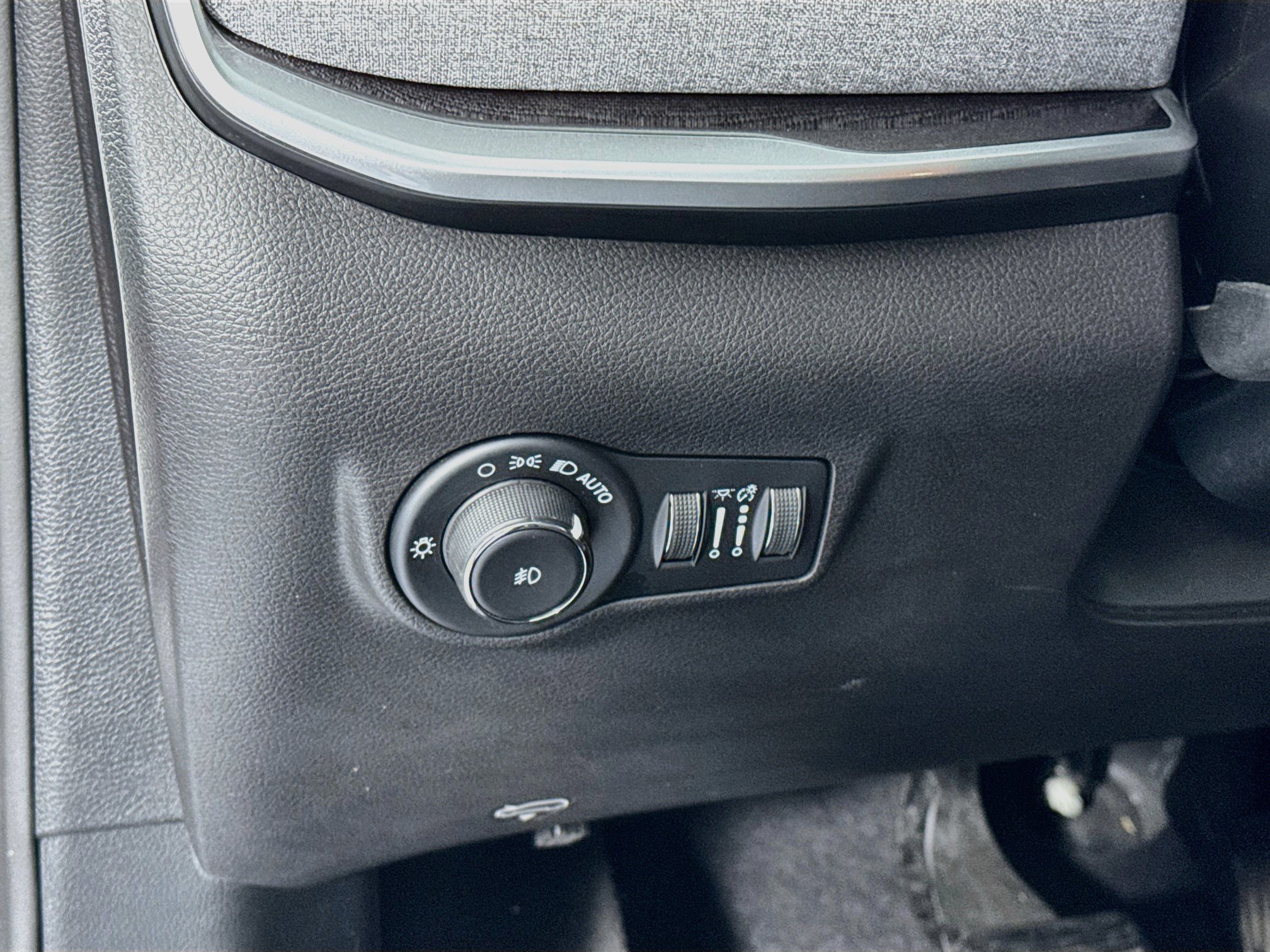 Used 2023 Jeep Compass Latitude AWD/4WD image 10