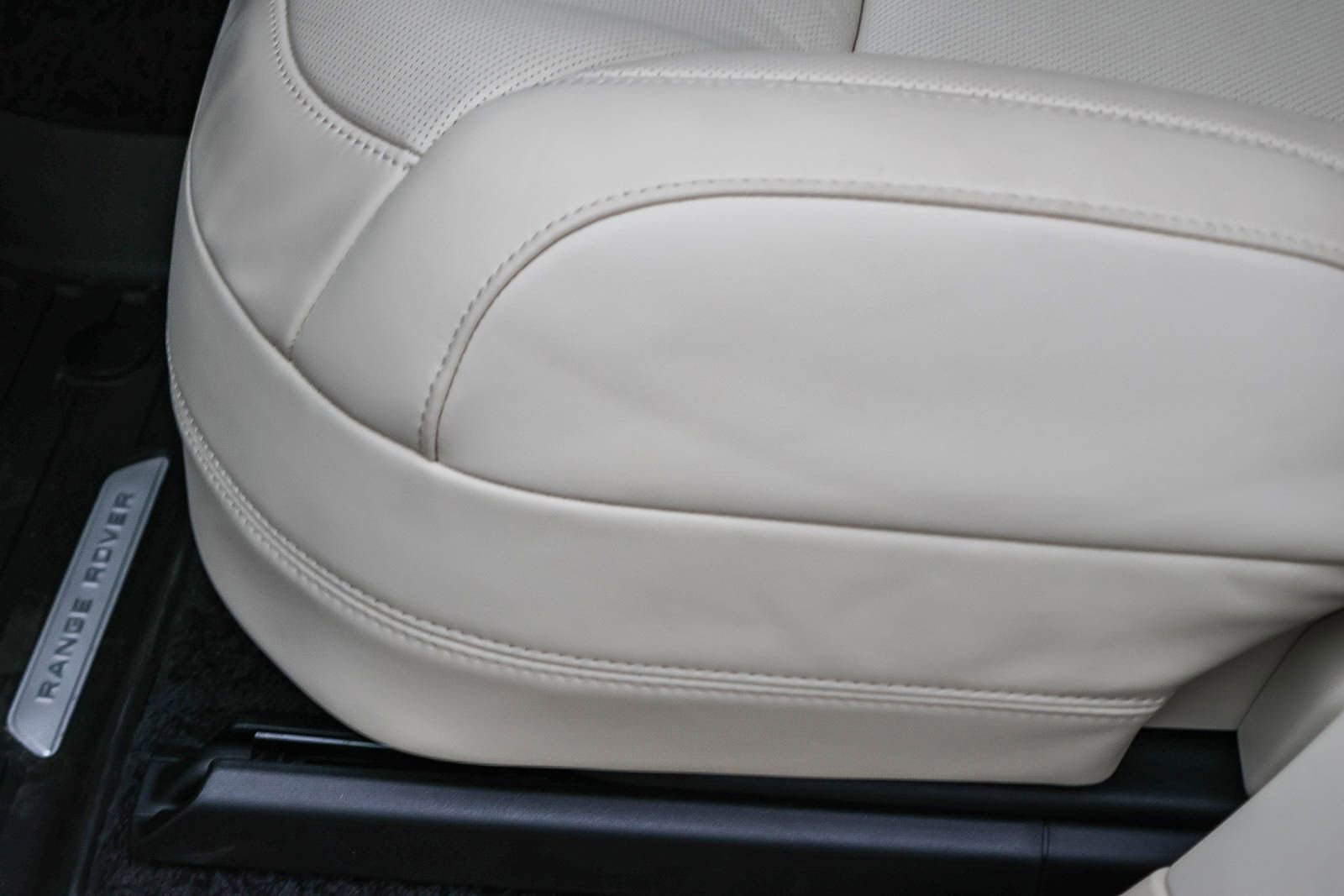 New 2025 Land Rover Range Rover SE image 27