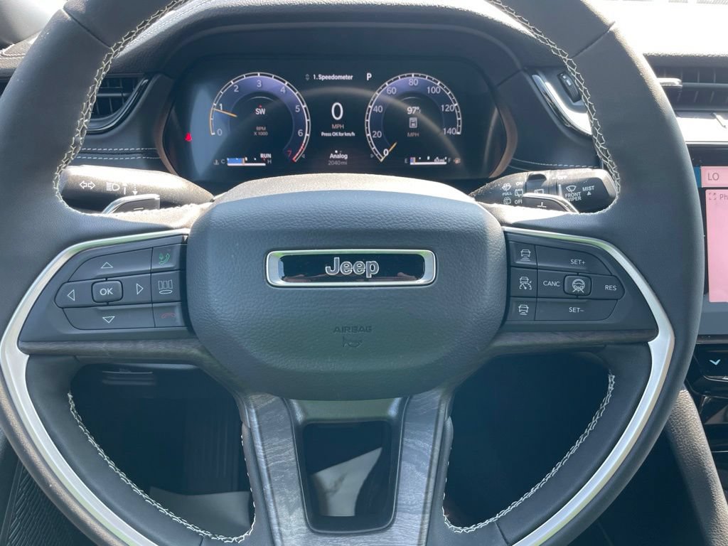 New 2026 Jeep Grand Cherokee Limited w/ Luxury Tech Group II RWD image 27