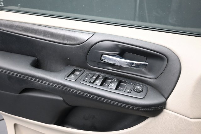 Used 2014 Dodge Grand Caravan SXT FWD image 14