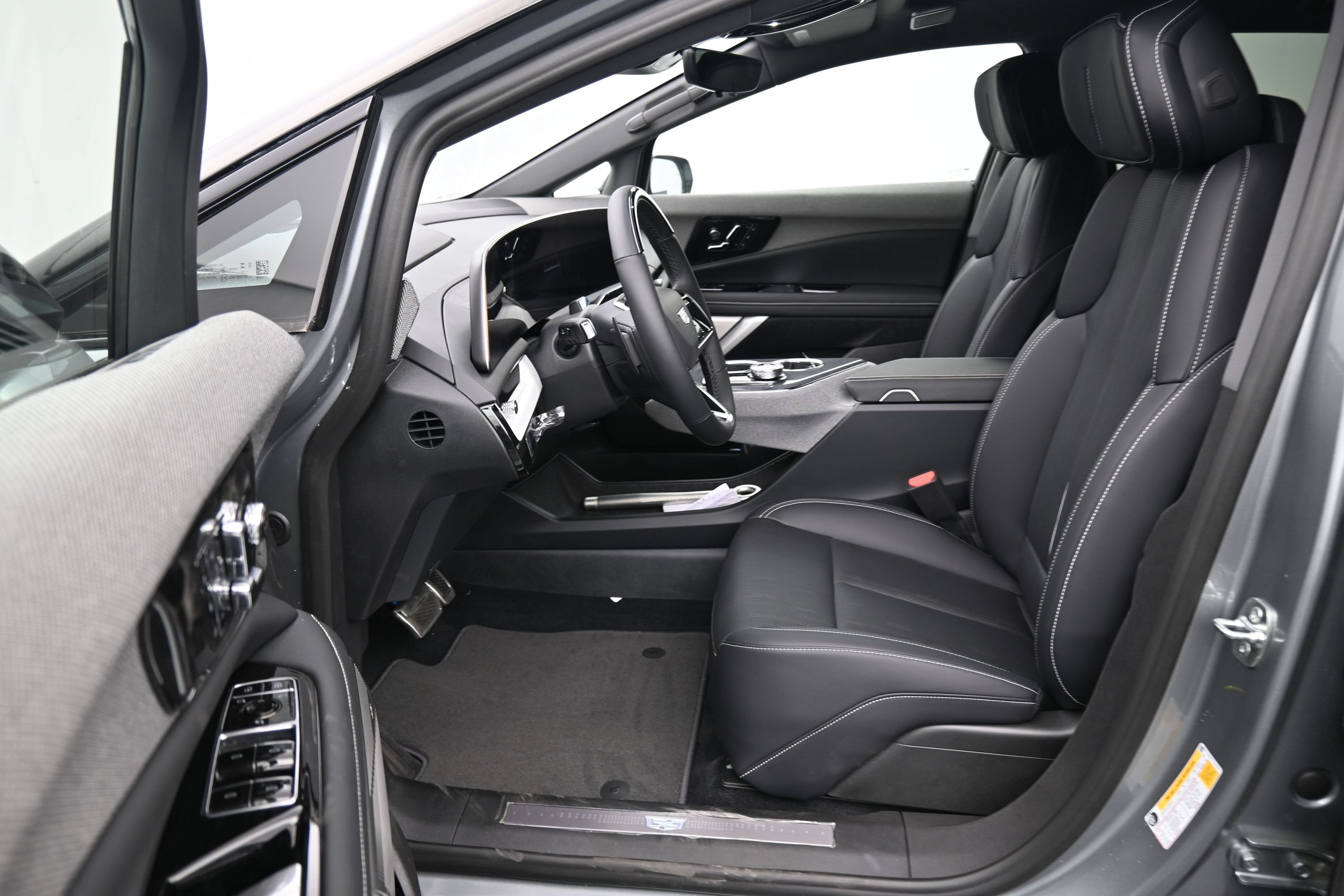 New 2026 Cadillac Optiq Sport 2 w/ LPO, Floor Liner Package AWD/4WD image 11