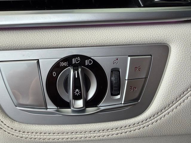 Used 2019 BMW 740i w/ Executive Package image 18