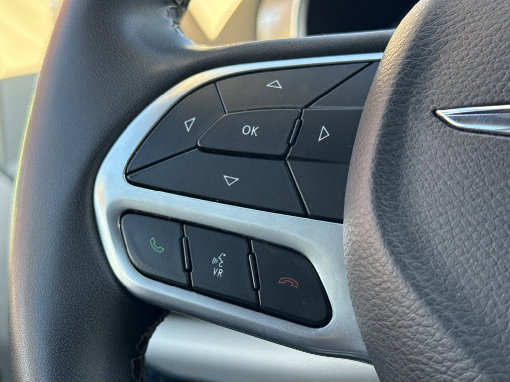 Used 2024 Chrysler Pacifica Touring-L image 13