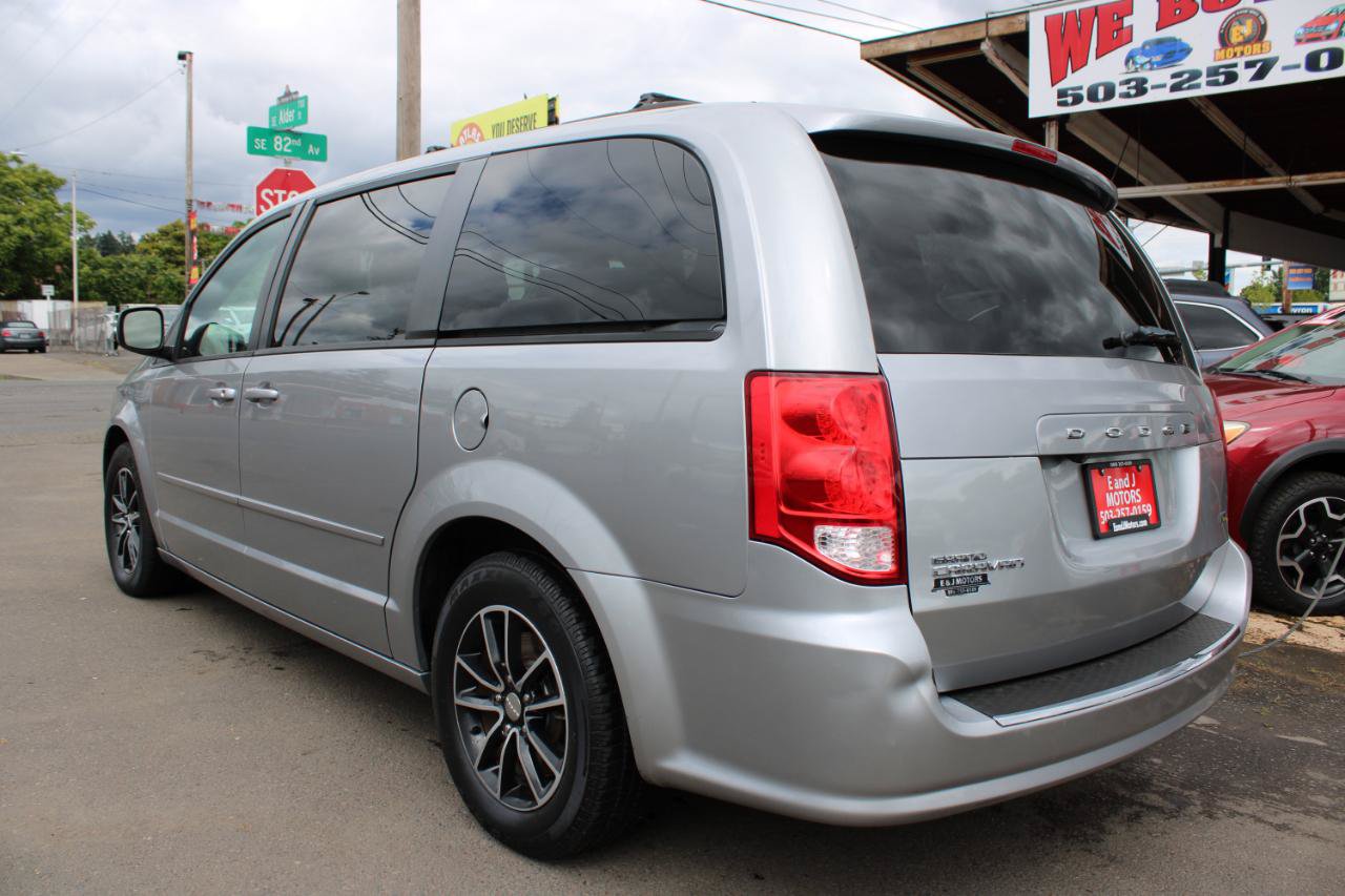 Used 2016 Dodge Grand Caravan R/T FWD image 4