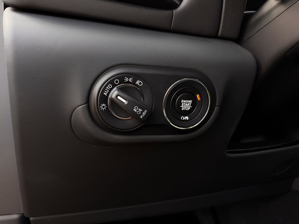 Used 2024 Maserati Levante GT Ultima image 17