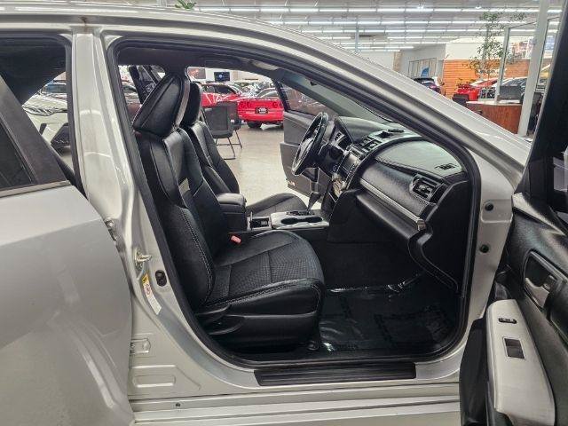 Used 2014 Toyota Camry SE FWD image 29