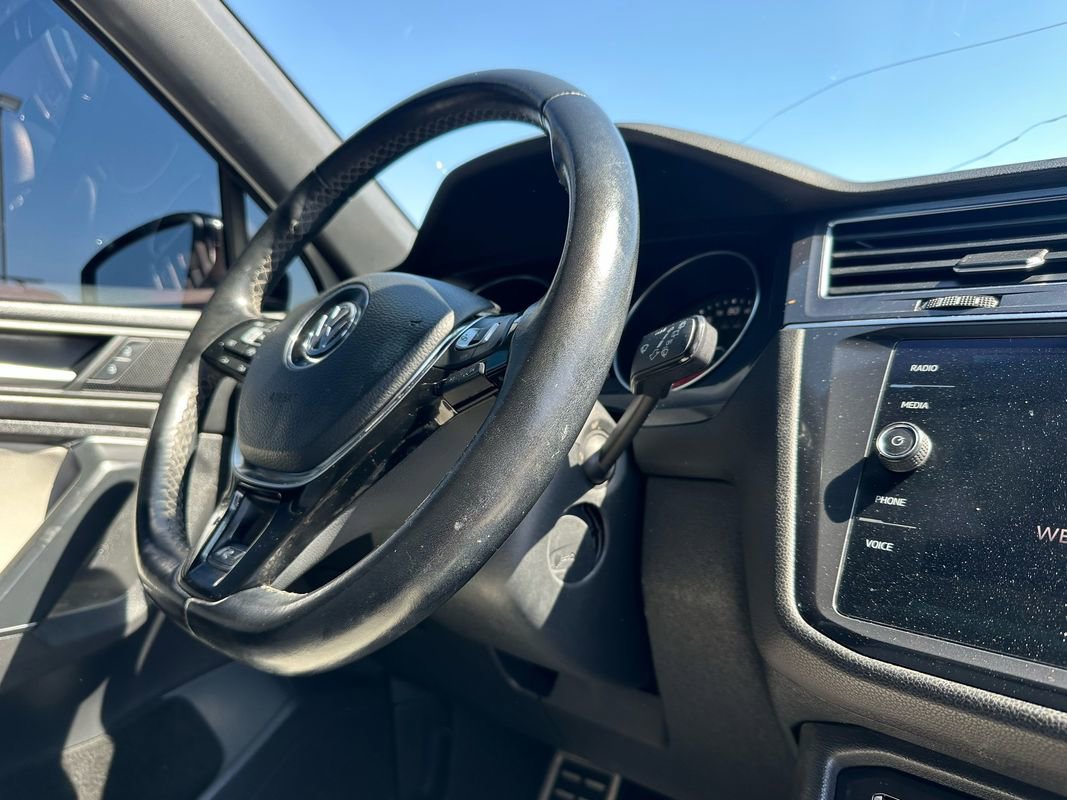 Used 2020 Volkswagen Tiguan SE R-Line w/ 3rd Row Seat Package image 18