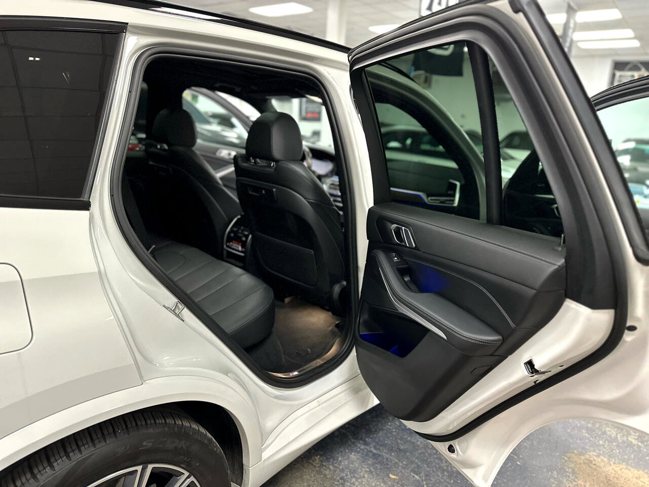 Used 2022 BMW X5 xDrive40i w/ M Sport Package AWD/4WD image 35