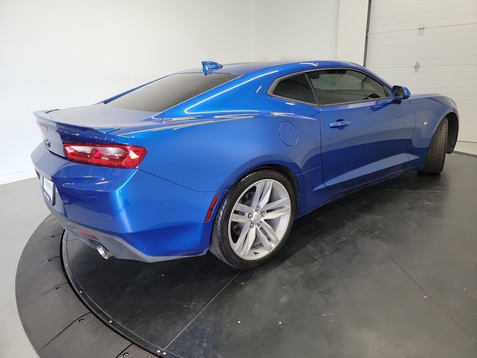 Used 2018 Chevrolet Camaro LT RWD image 9