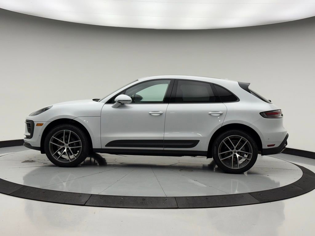Used 2024 Porsche Macan image 2