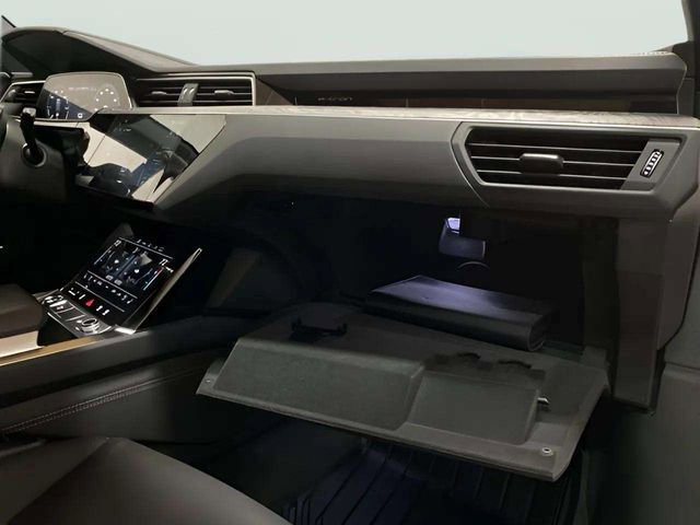 Used 2022 Audi e-tron Premium Plus w/ Premium Plus Package image 95