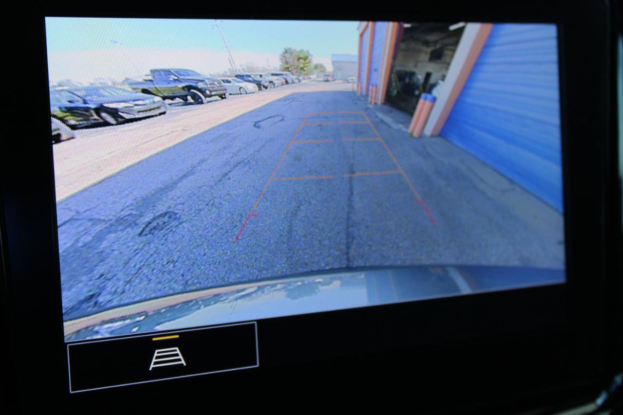 Used 2022 Chevrolet Traverse LT image 30