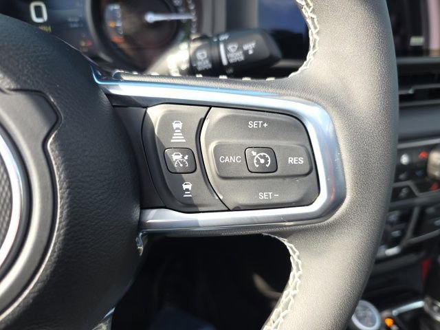 Used 2025 Jeep Wrangler Unlimited Sahara w/ Safety Group AWD/4WD image 18