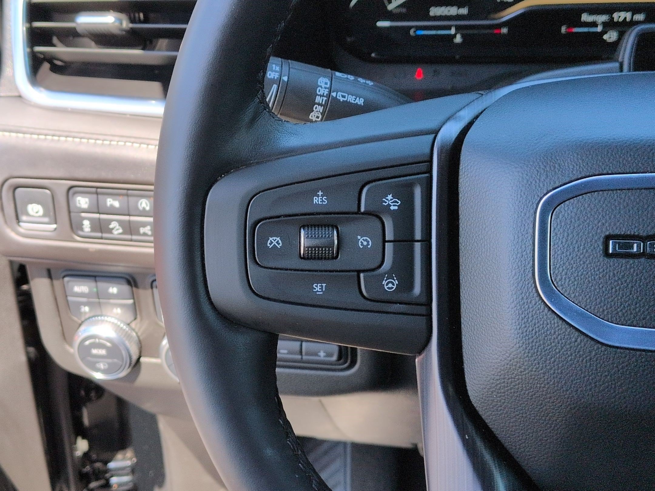 Used 2024 GMC Yukon Denali Ultimate AWD/4WD image 19