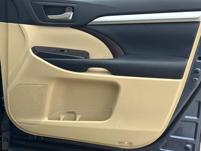 Used 2015 Toyota Highlander XLE image 19