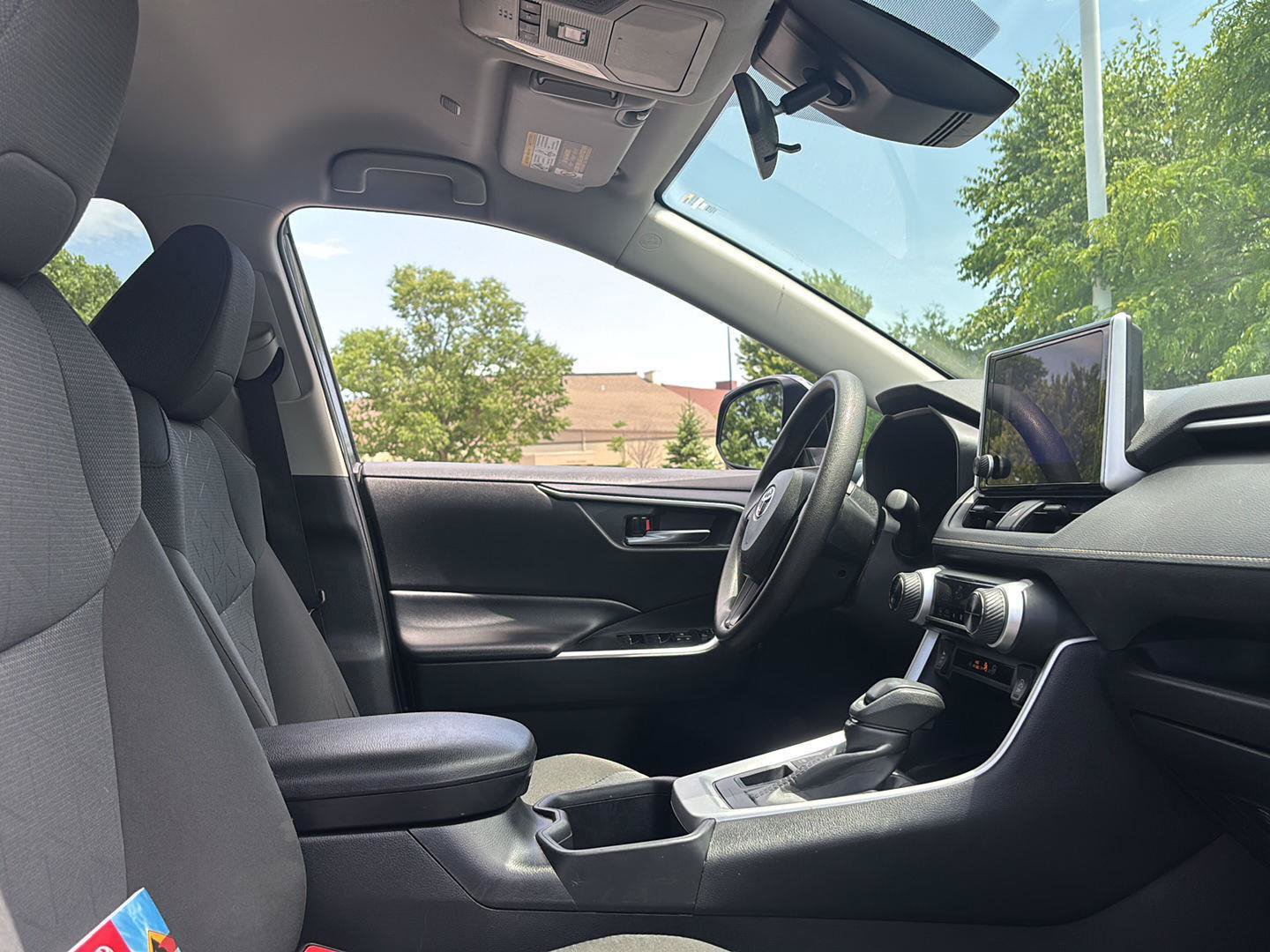 Used 2025 Toyota RAV4 XLE AWD/4WD image 18