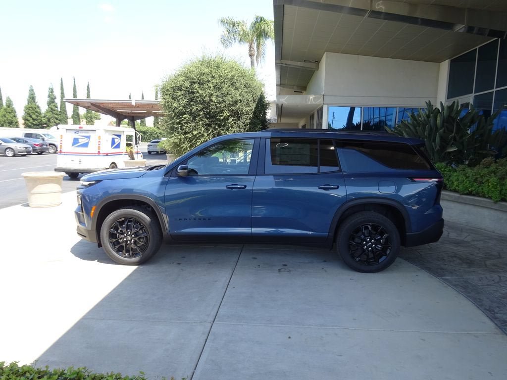 New 2026 Chevrolet Traverse LT w/ Midnight/Sport Edition FWD image 4