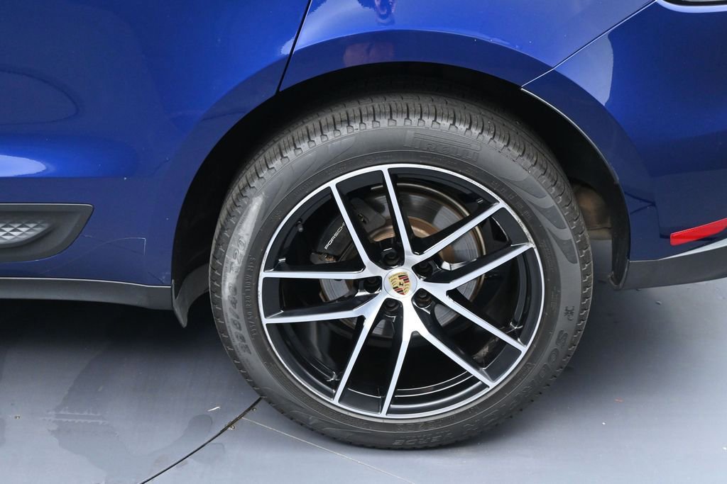 Certified 2023 Porsche Macan AWD/4WD image 12