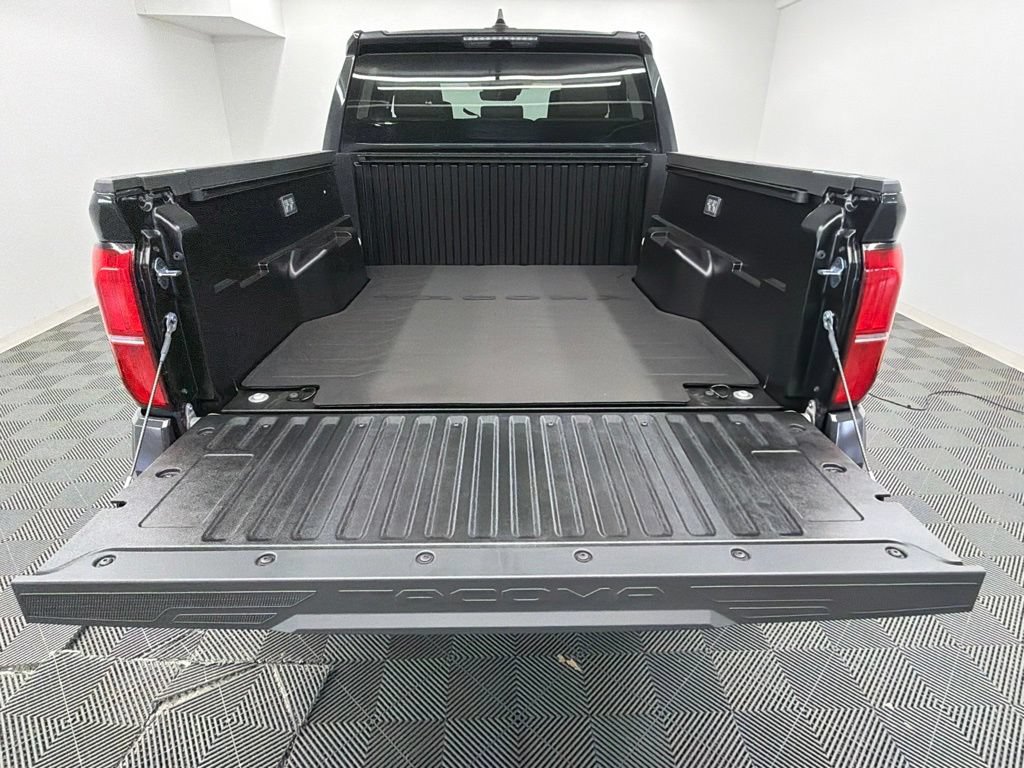 Used 2026 Toyota Tacoma SR5 AWD/4WD image 15
