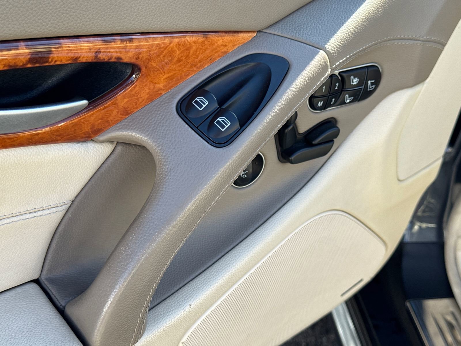 Used 2009 Mercedes-Benz SL 550 image 16