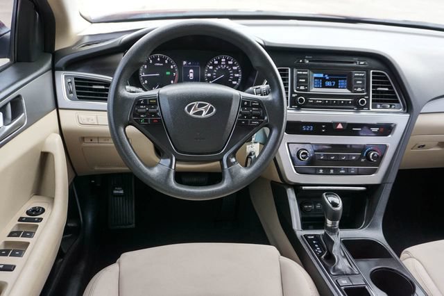 Used 2015 Hyundai Sonata SE w/ Winter Package FWD image 10