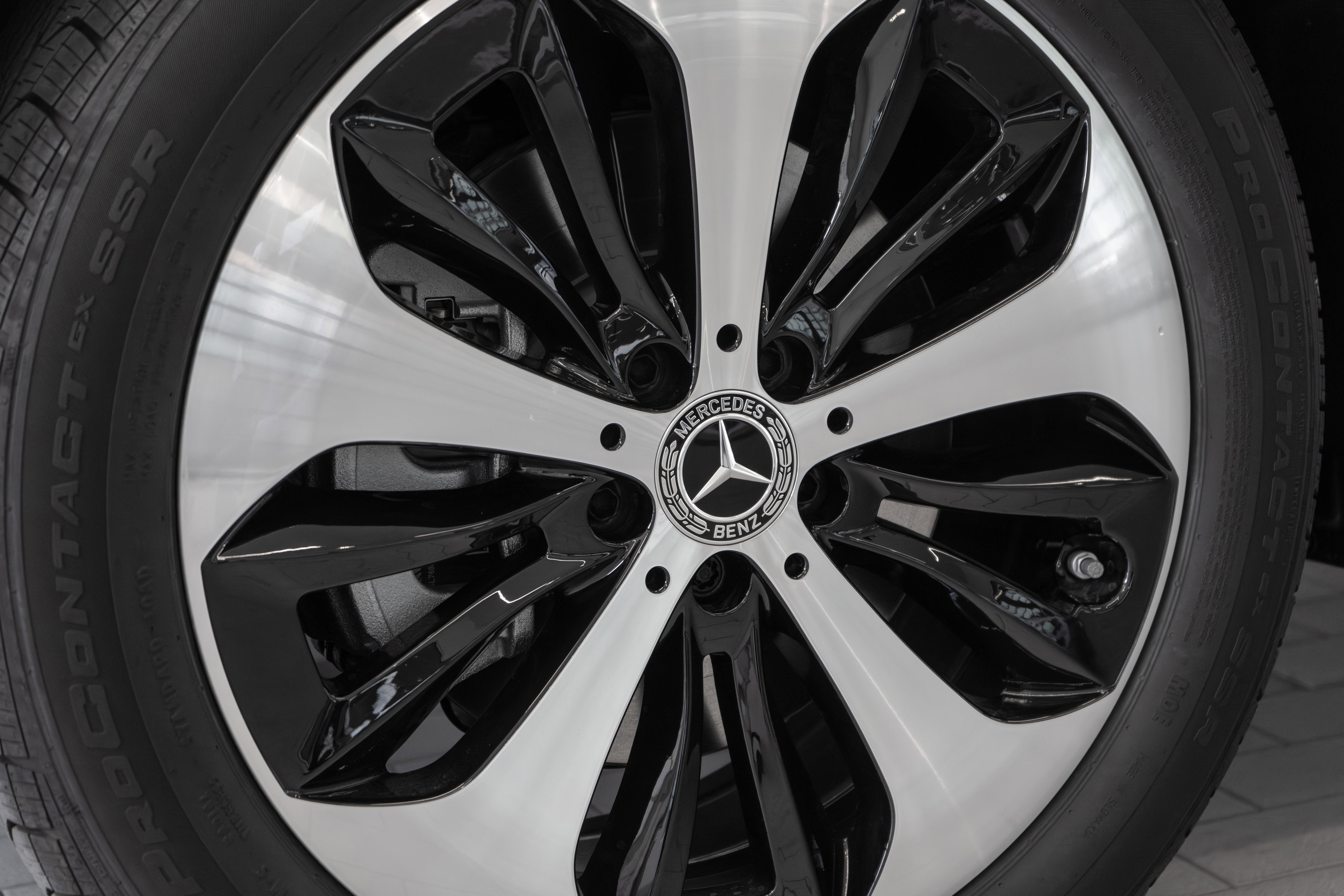 Used 2024 Mercedes-Benz GLB 250 w/ Exclusive Package image 31