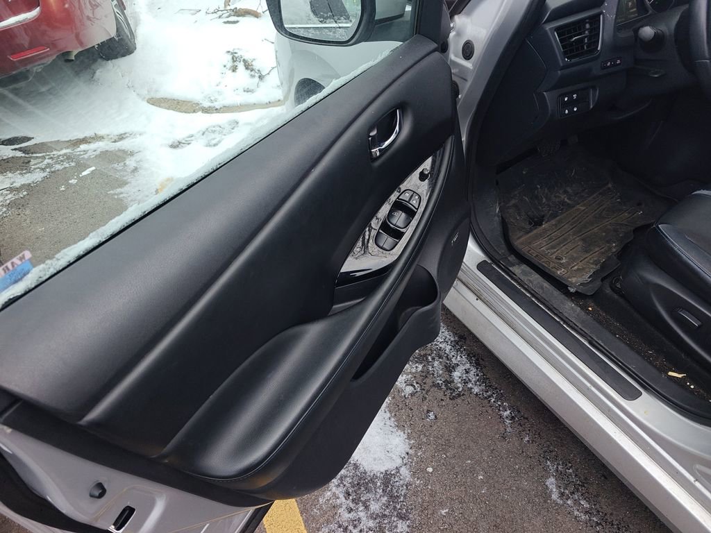 Used 2018 Nissan Leaf SL w/ SL Technology Package image 5