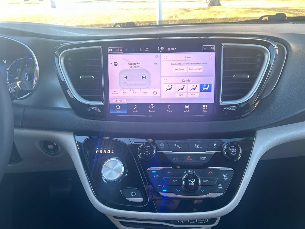Used 2024 Chrysler Pacifica Touring-L FWD image 19