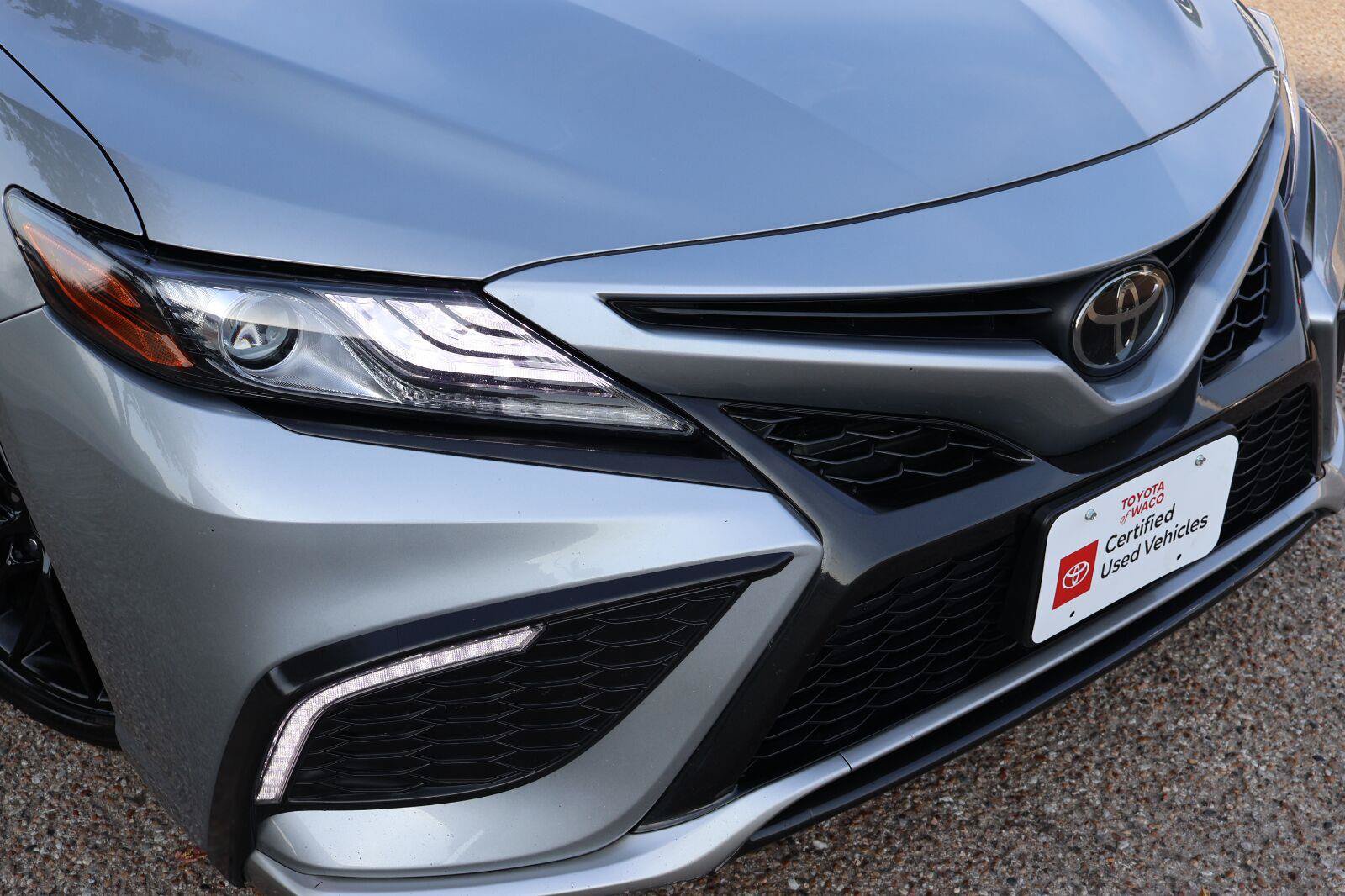 Used 2022 Toyota Camry XSE FWD image 11