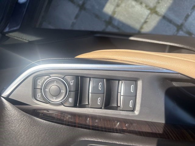 Certified 2025 Cadillac XT4 Premium Luxury image 11