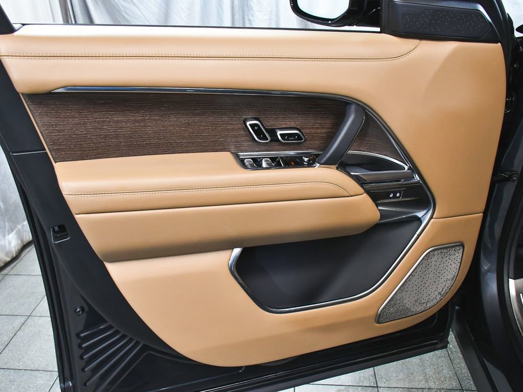 Used 2024 Land Rover Range Rover Autobiography image 9