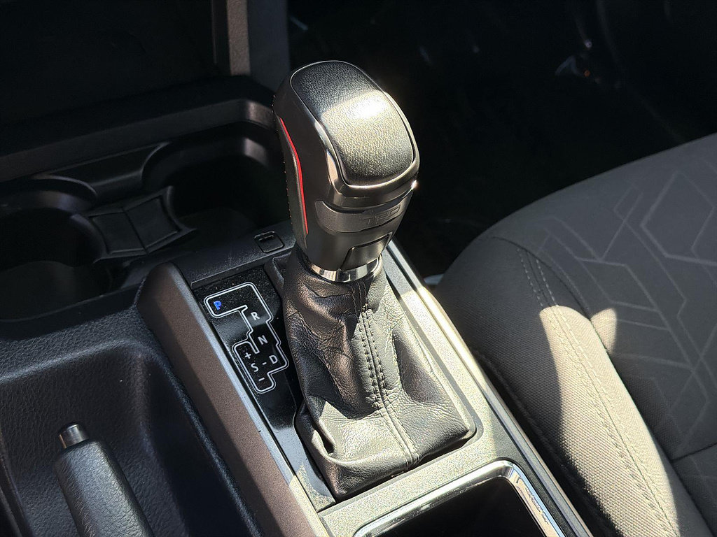 Used 2017 Toyota Tacoma TRD Sport AWD/4WD image 14