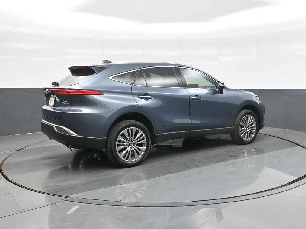 Certified 2024 Toyota Venza XLE image 9