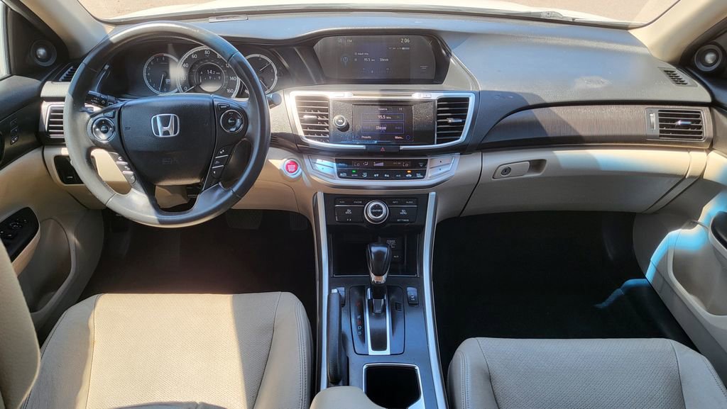 Used 2014 Honda Accord Touring image 25
