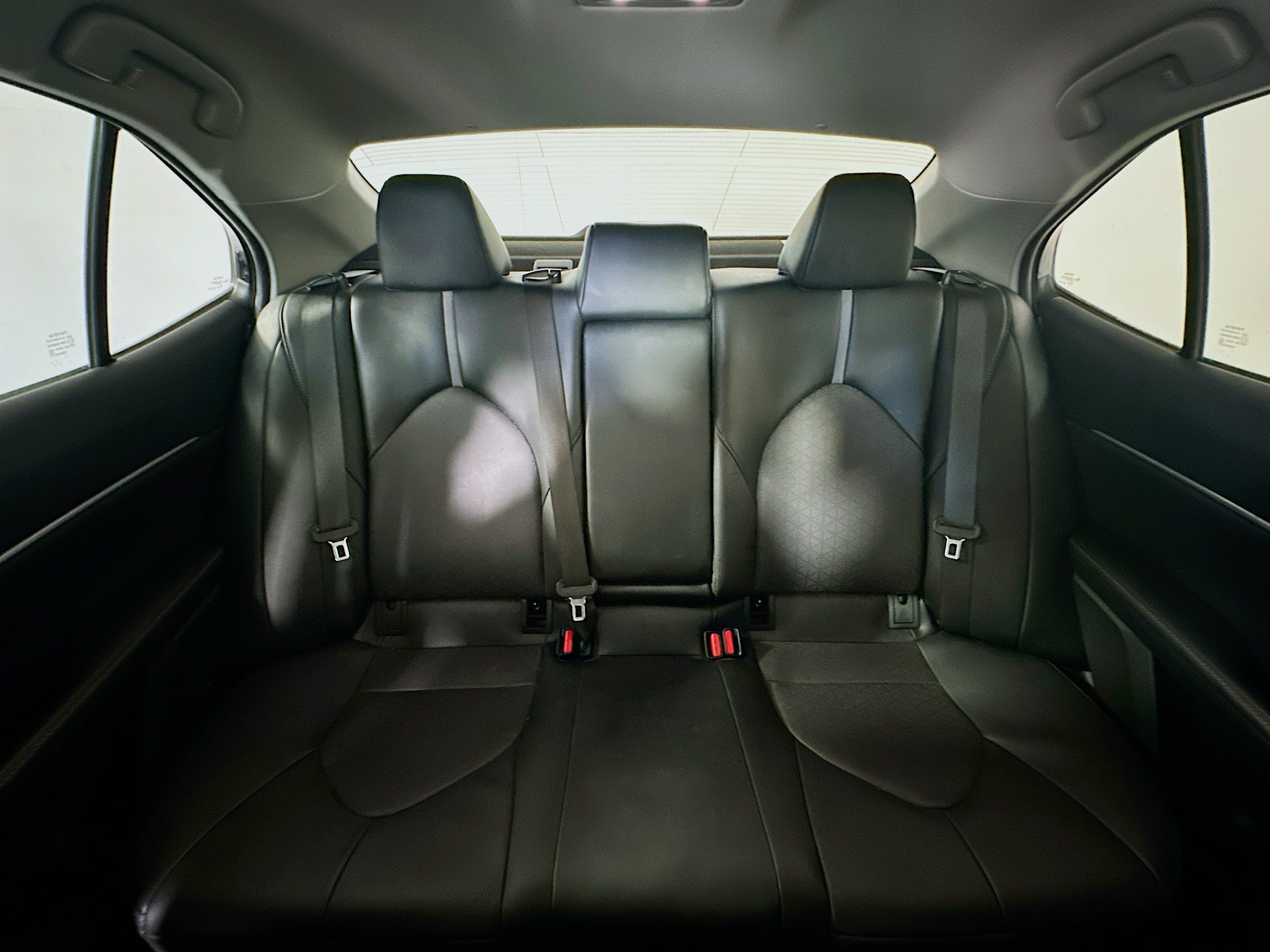 Used 2022 Toyota Camry XSE FWD image 30