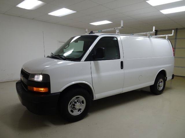 Used 2019 Chevrolet Express 3500 w/ Driver Convenience Package RWD image 3
