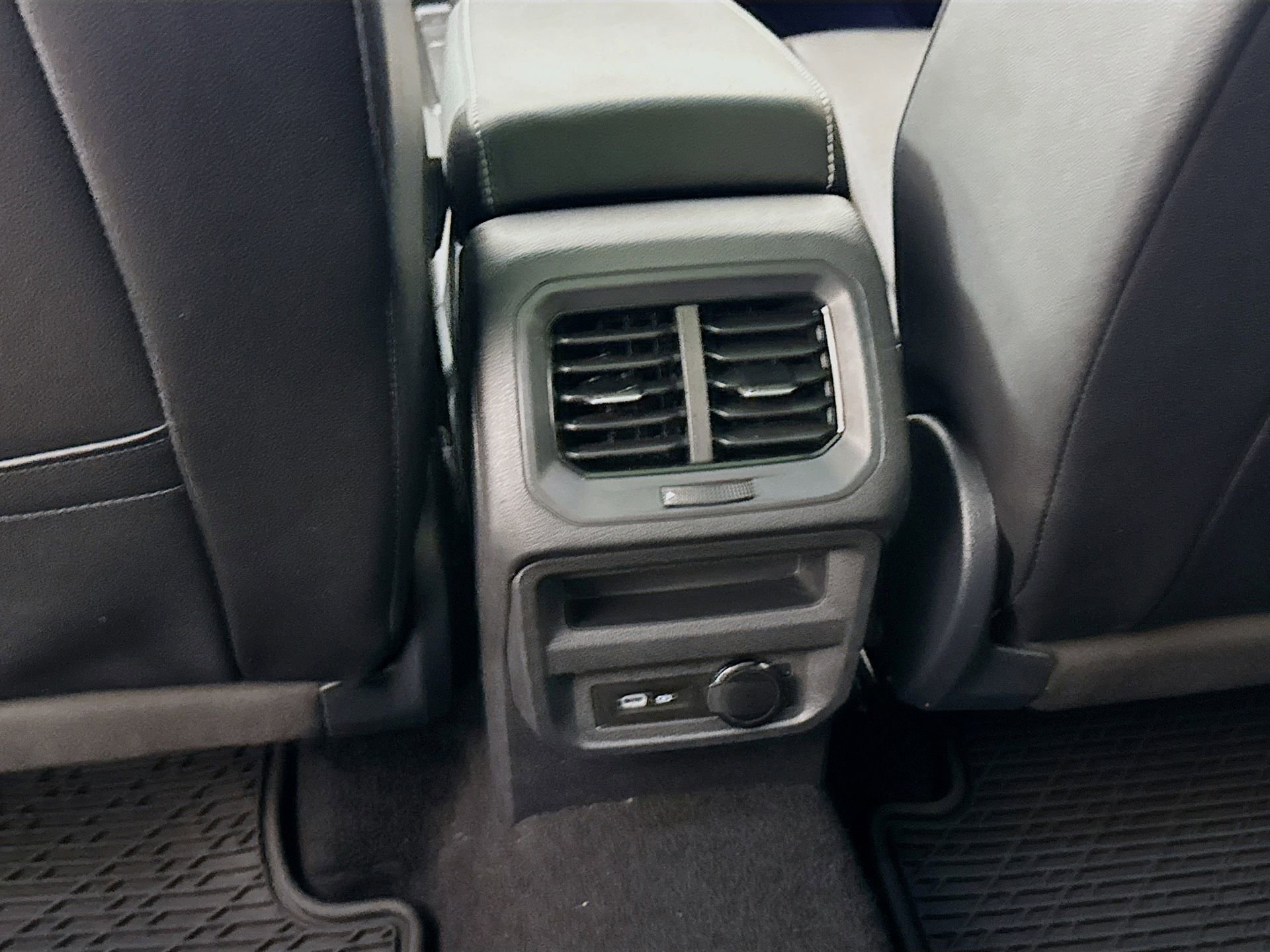 Used 2024 Volkswagen Tiguan SE R-Line w/ MDO Package, Three-Row FWD image 26