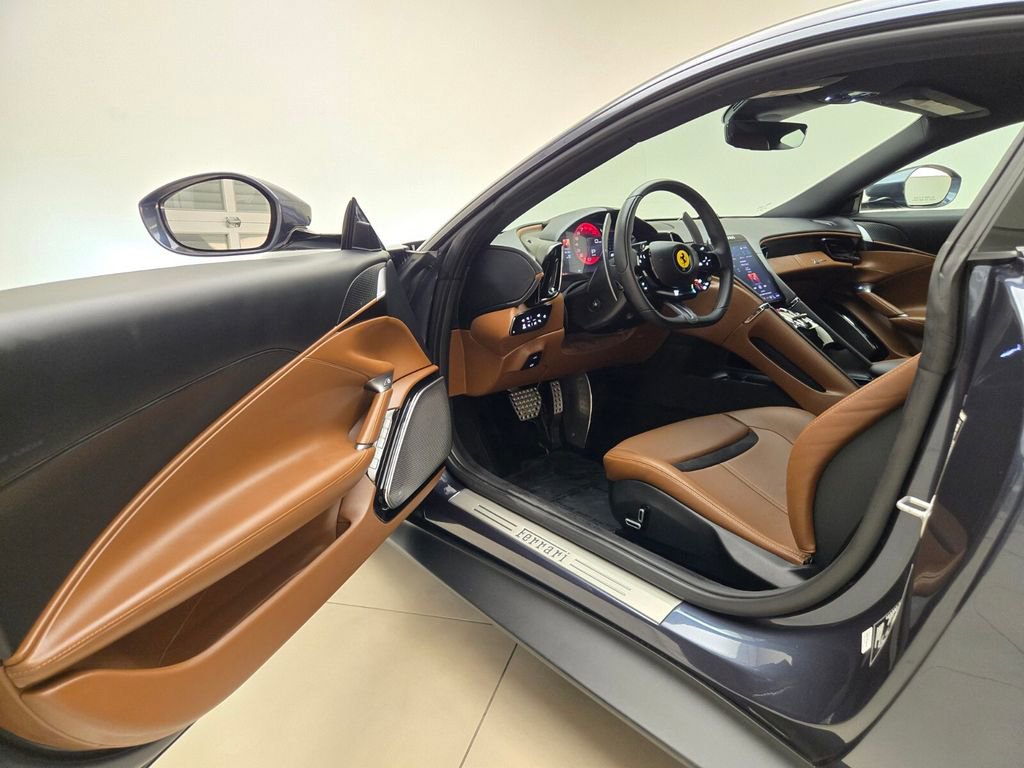 Used 2024 Ferrari Roma RWD image 17