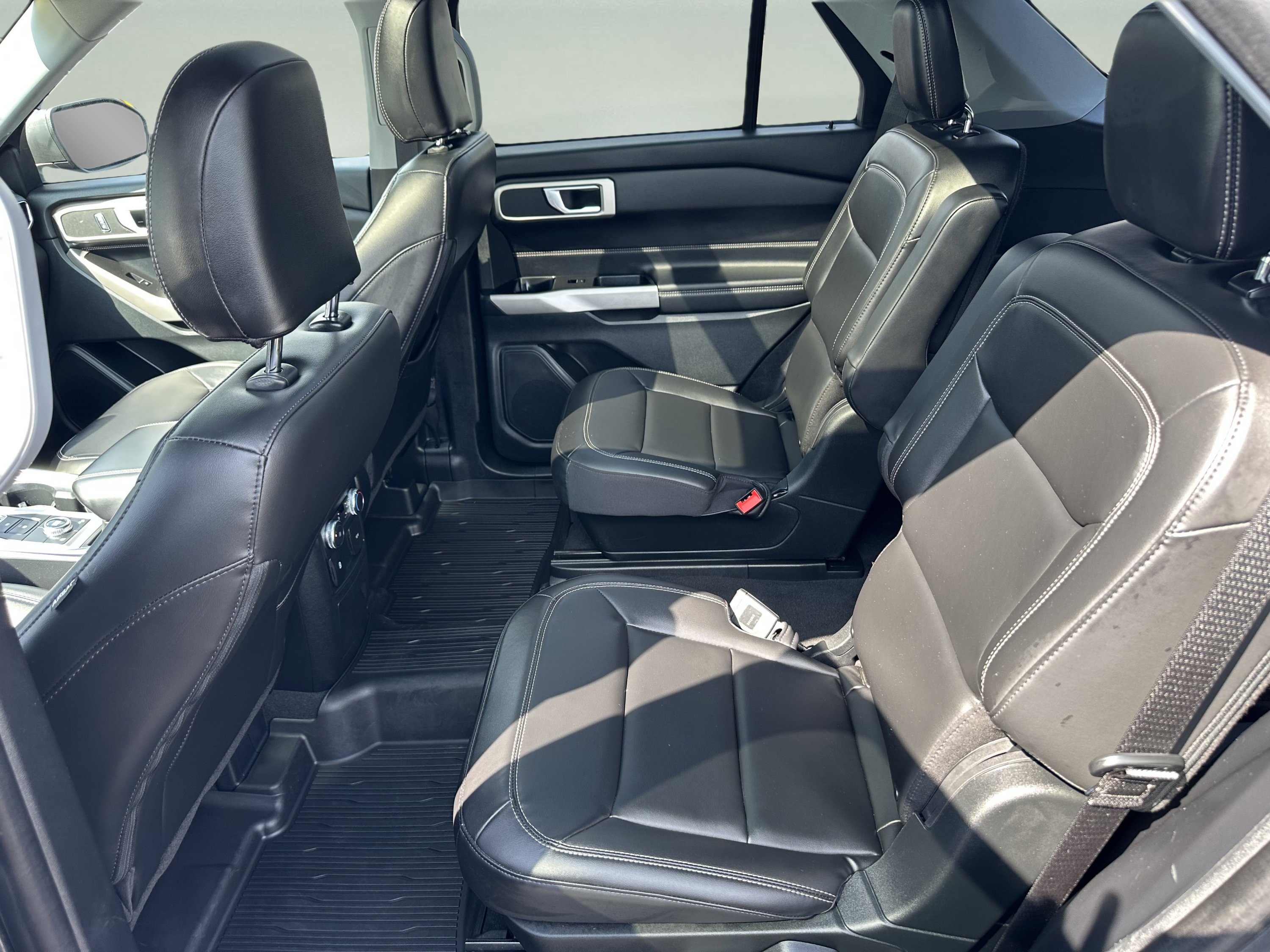 Certified 2022 Ford Explorer XLT w/ Equipment Group 202A image 9