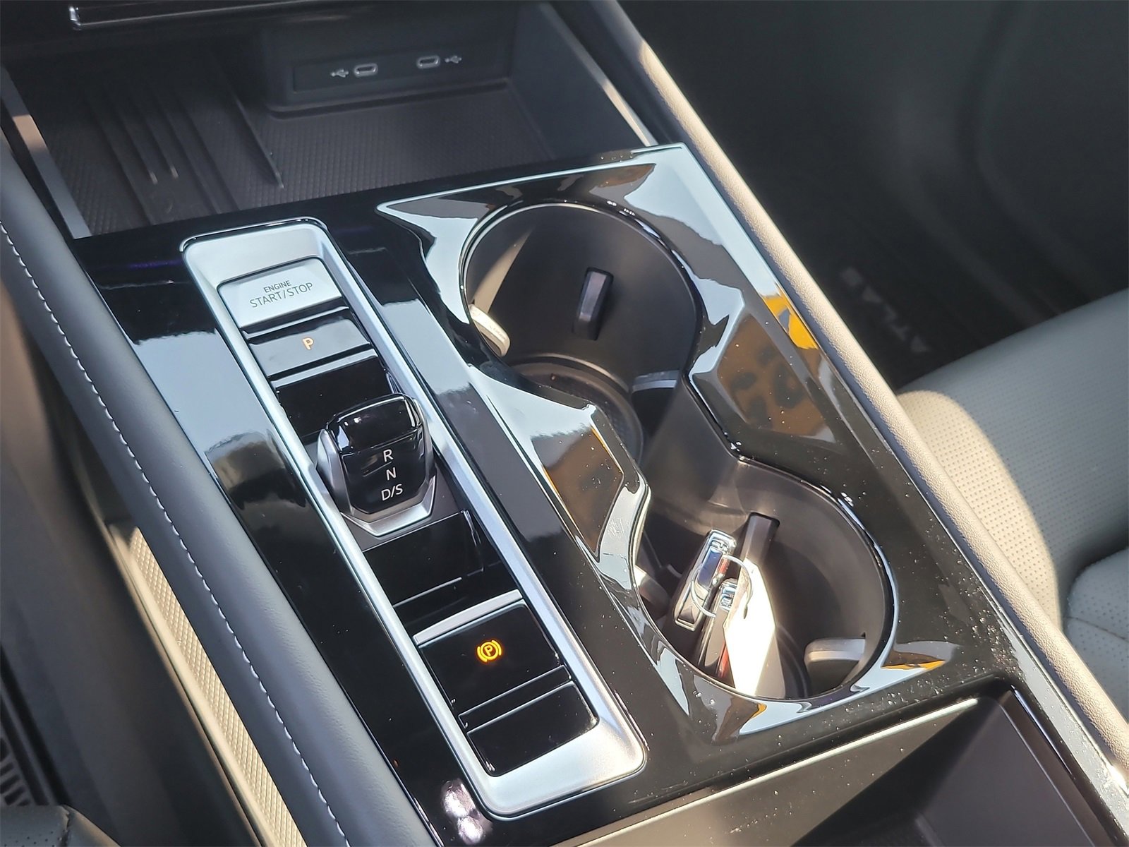 Used 2025 Volkswagen Atlas Cross Sport SEL Premium R-Line image 26