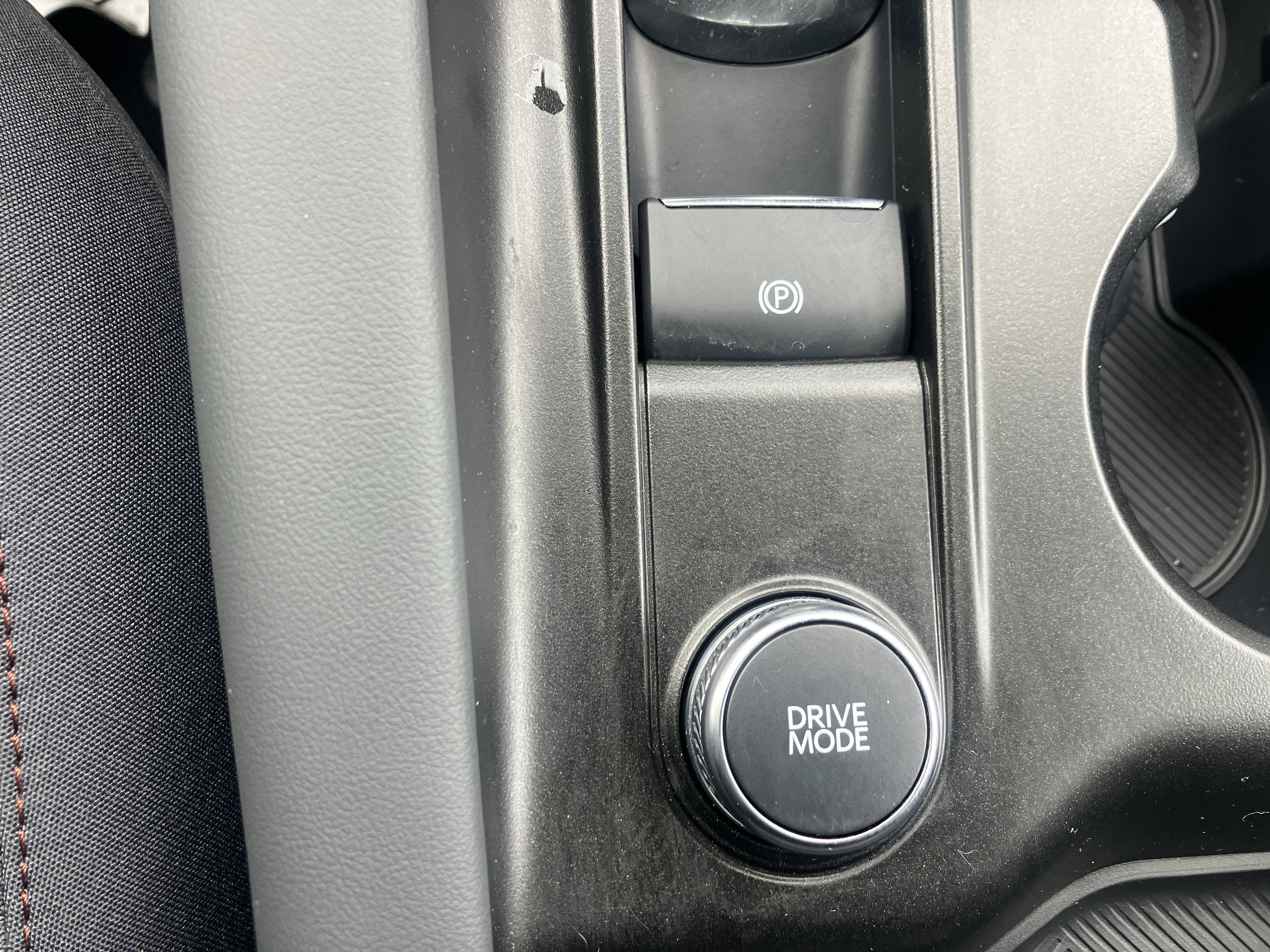 Used 2025 Ford Explorer Active image 31