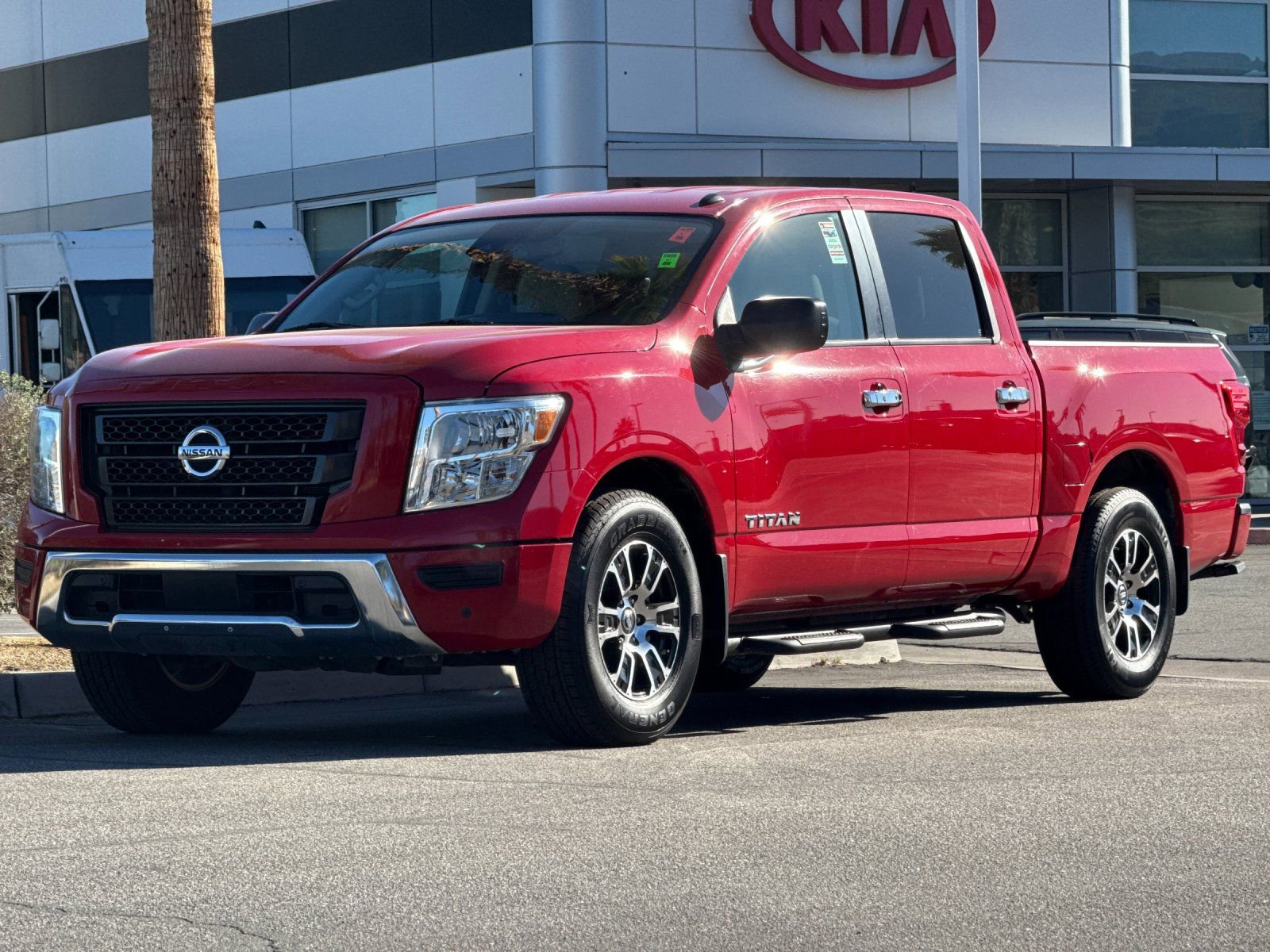 Used 2021 Nissan Titan SV w/ SV Convenience Package image 7