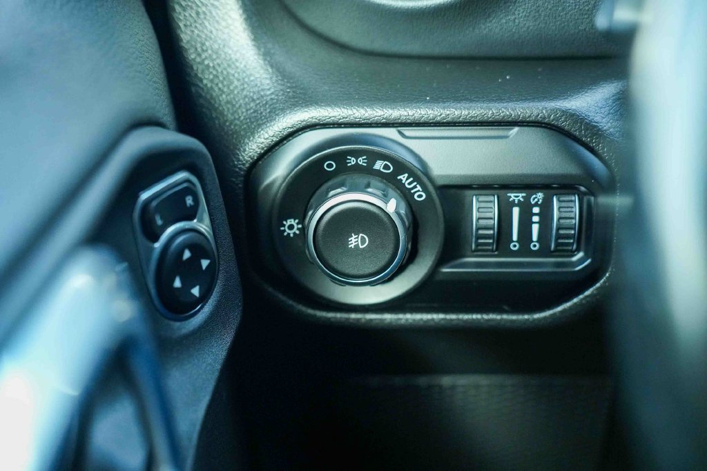 Used 2021 Jeep Wrangler Unlimited Sahara AWD/4WD image 22