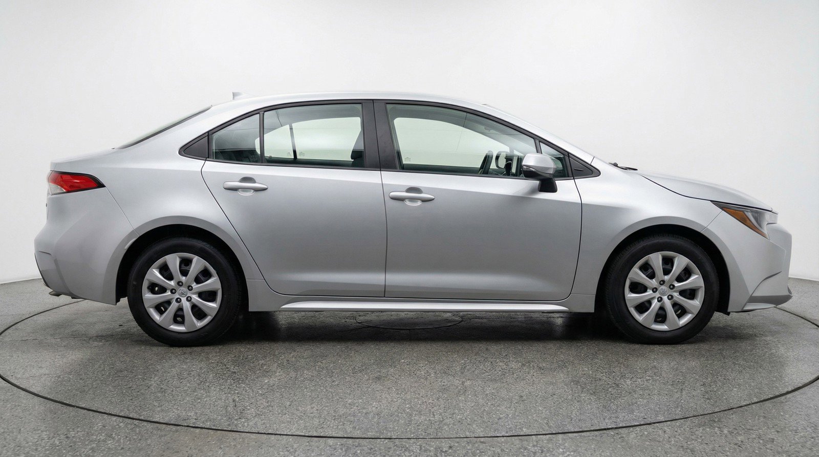 Used 2025 Toyota Corolla LE FWD image 11