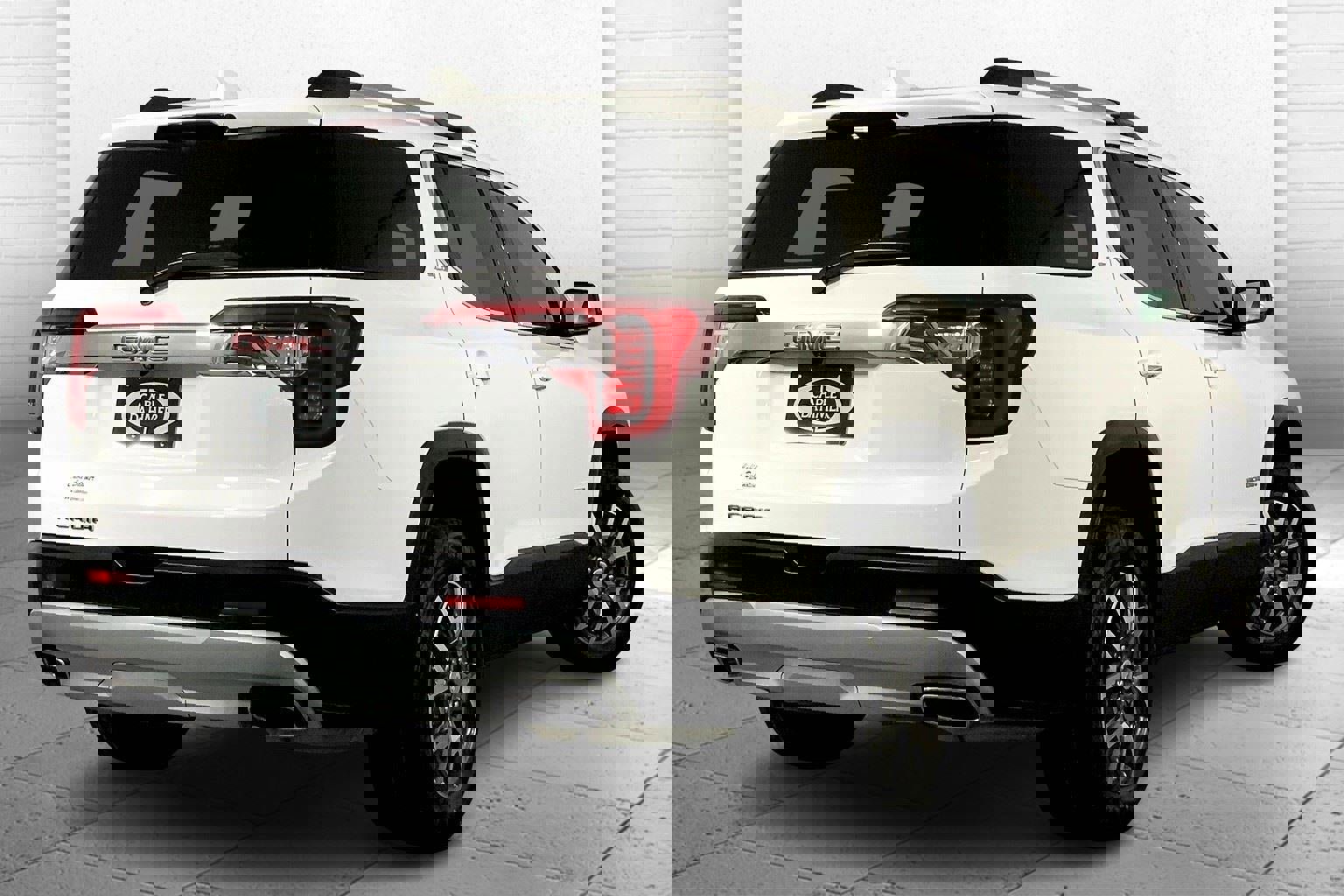 Used 2023 GMC Acadia SLE w/ Driver Convenience Package image 14